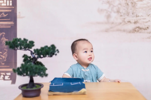 长治怀孕肚子中间凹两边凸